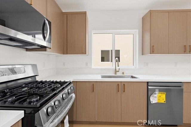 Building Photo - 642 E Fairview Blvd