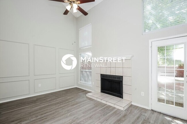 Building Photo - 4 Bedroom Pet-Friendly Home in Grand Prairie, TX with Main Street Renewal