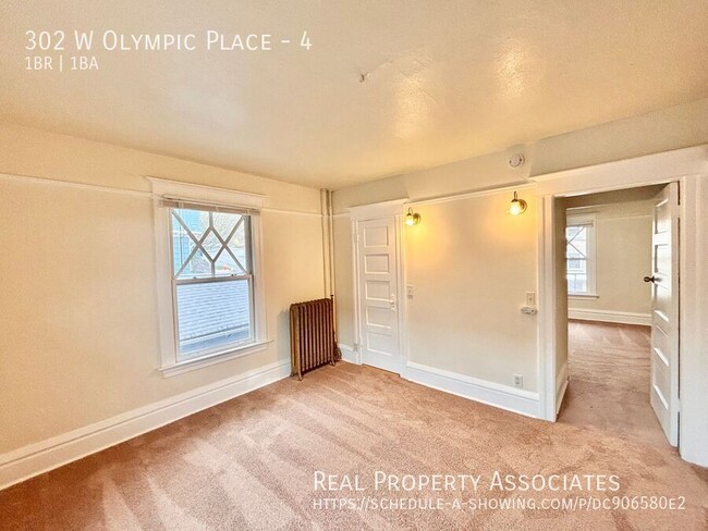 Building Photo - Charming Top Floor 1-Bedroom in Queen Anne!