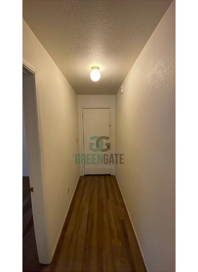 Building Photo - Gate Community 2 Bedroom Condo Availabilit...