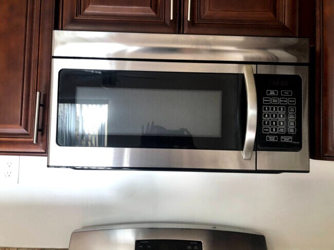 Building Photo - 6023 Whitsett Ave