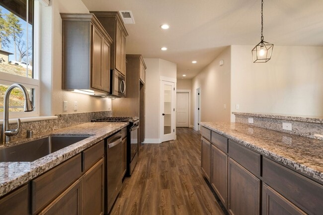 Building Photo - Discover your dream rental just minutes off the Skyway in beautiful Paradise