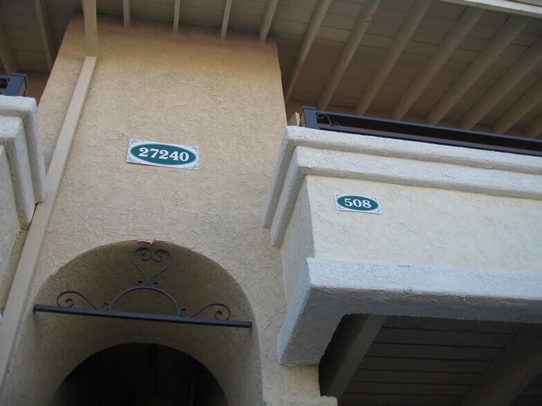 Entry, Unit 508 - 27240 Luther Dr