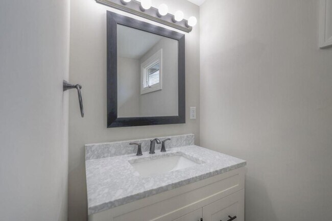 Building Photo - 10530 W 92nd Pl