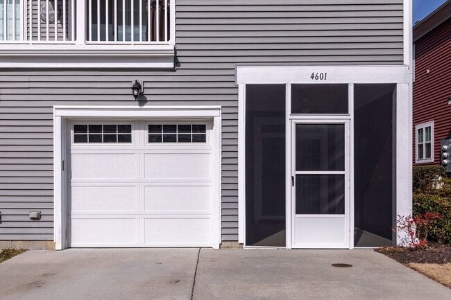 Building Photo - Like New one level living