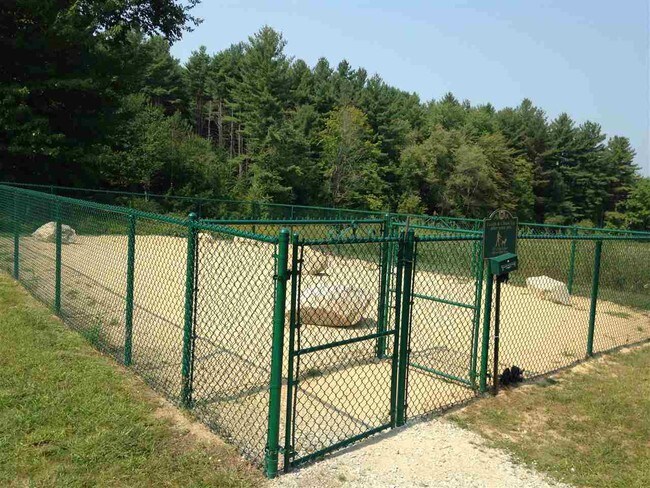 Building Photo - 10 E Ridge Dr