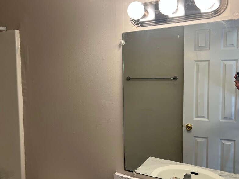 Building Photo - 2703 Byerly Dr N