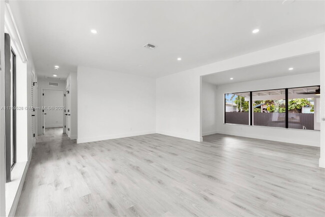 Building Photo - 8550 SW 28th St