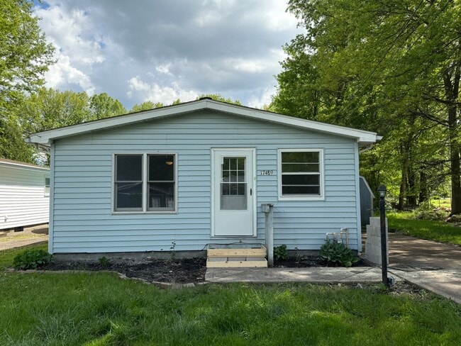 Primary Photo - 17489 Lakewood Ave