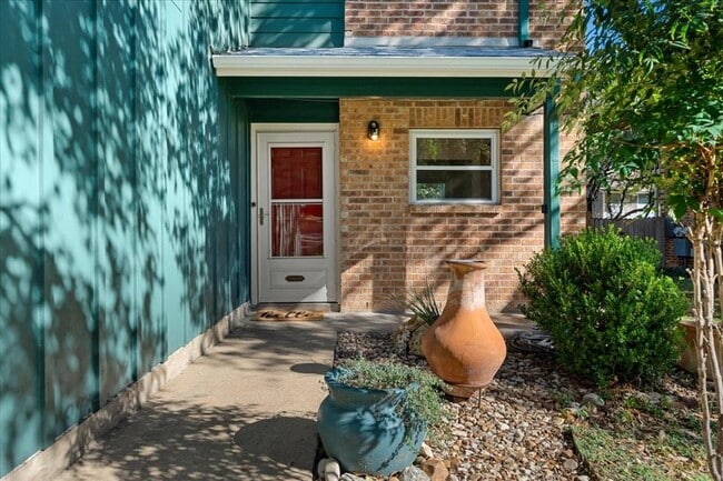 Building Photo - 1604 Cinnamon Path