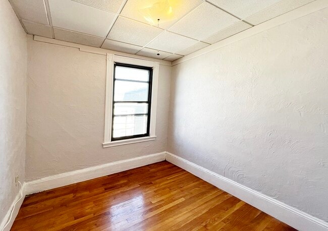 Building Photo - 196 Falcon St