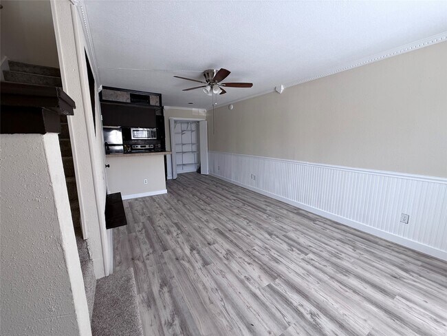 Building Photo - 2110 Wilcrest Dr