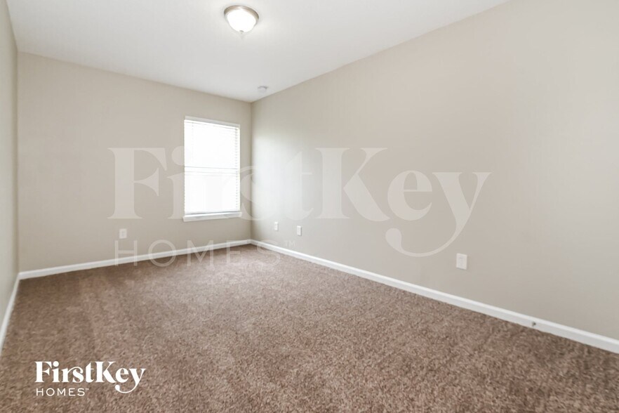 Building Photo - 8536 Dandy Ave