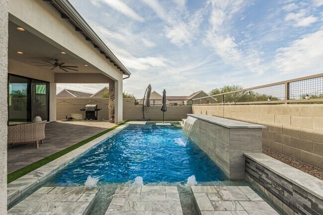 Building Photo - Luxury at Vistal