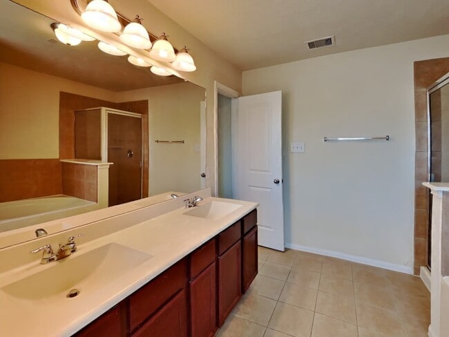 Building Photo - 30730 Gardenia Trace Dr