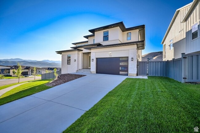 Building Photo - 1722 Oakridge Cir