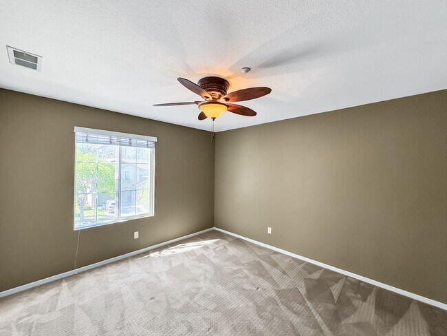Building Photo - Bright & Spacious 3B/3BA Home with Communi...