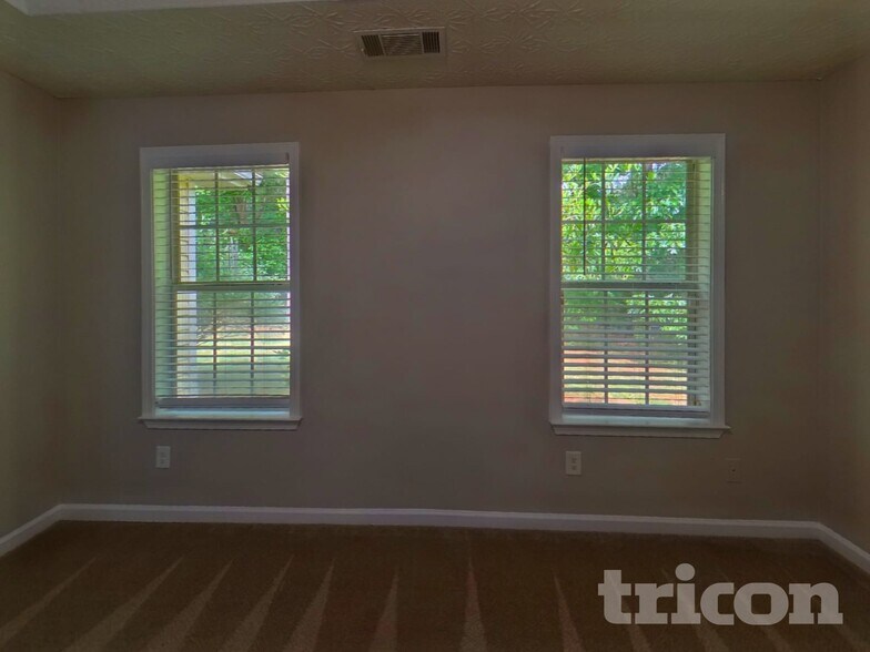 Building Photo - 170 Oak Hill Dr