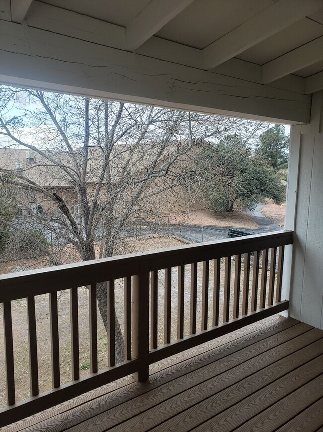 Building Photo - Renovated 2 bed / 1 bath with washer/dryer...
