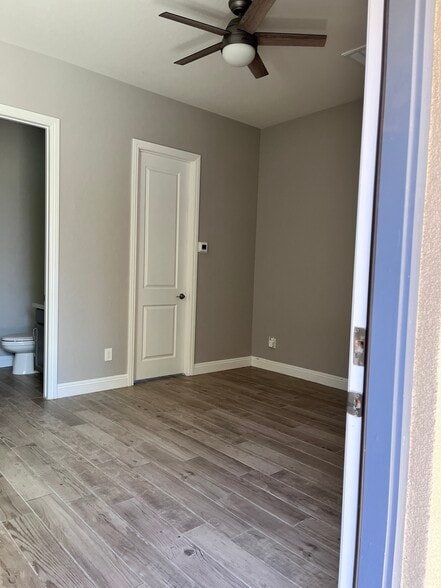 Entrance - 118 Nine Mile Creek Dr