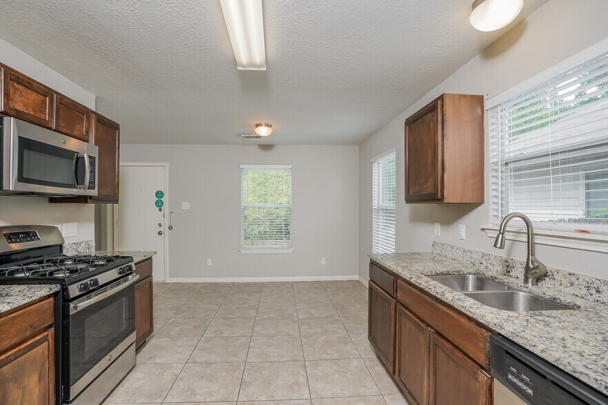 Building Photo - 2823 Cypress Island Dr