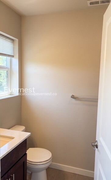 Building Photo - 1084 Noble Lp