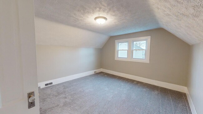 Building Photo - 3218-22 Walton