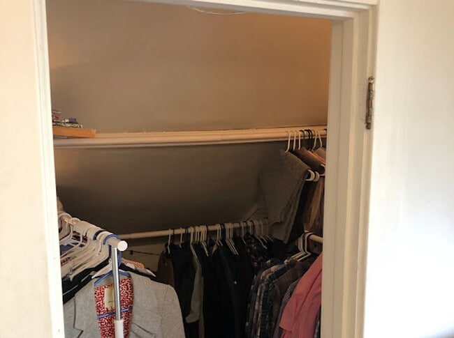 Building Photo - Single-Family Home in Greenbush Neighborhood!