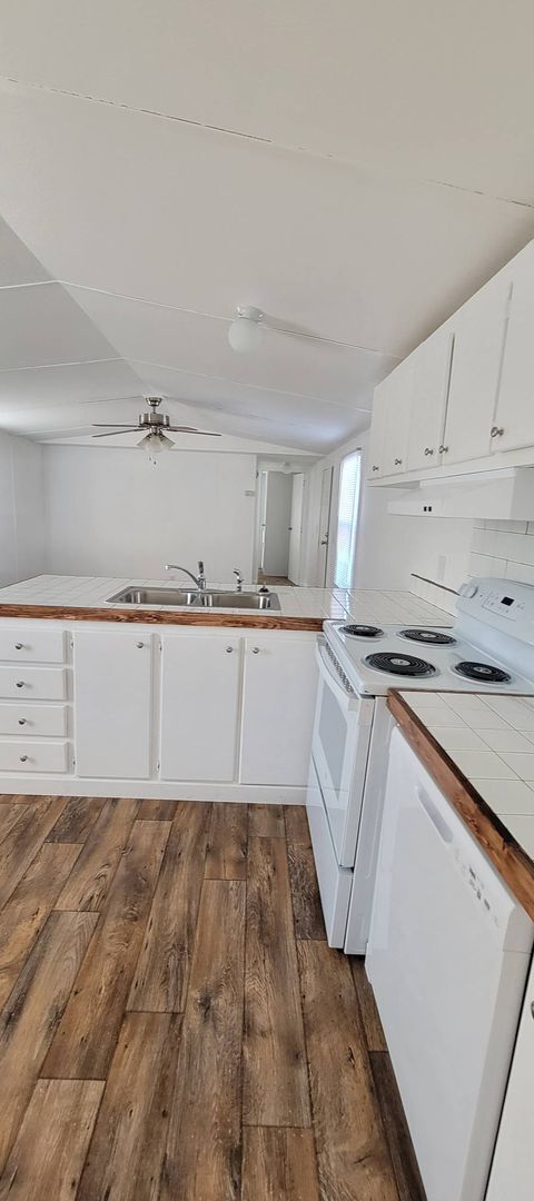 Building Photo - Ready to Move in