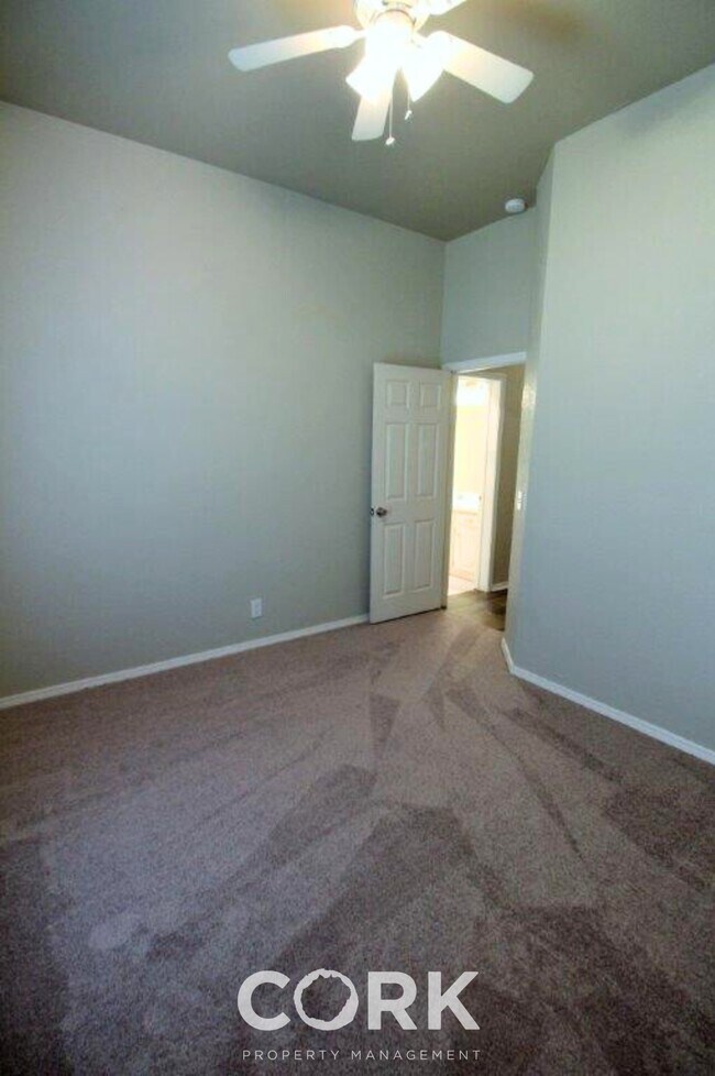 Building Photo - 927 Castle Rd