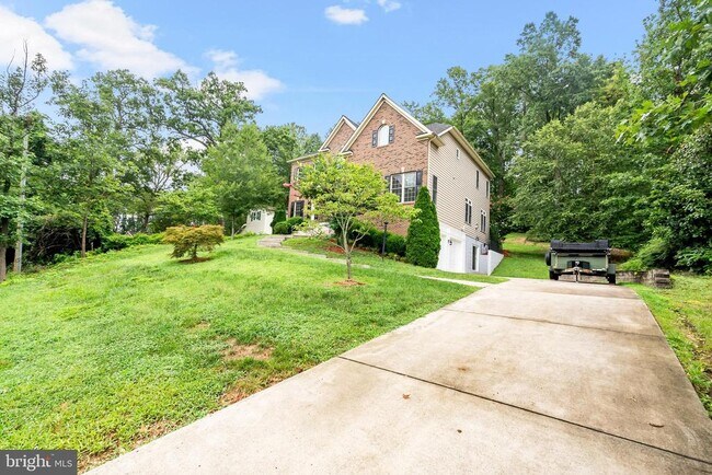 Building Photo - 7119 Barry Rd