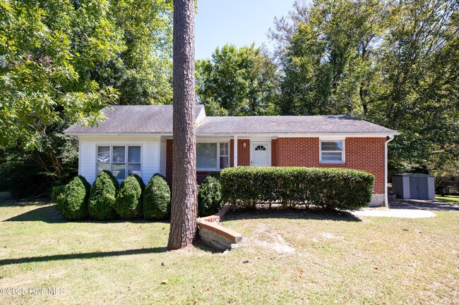 Building Photo - 218 Edgewood Dr