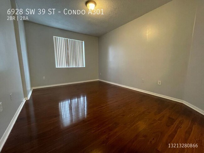 Building Photo - 6928 SW 39th St