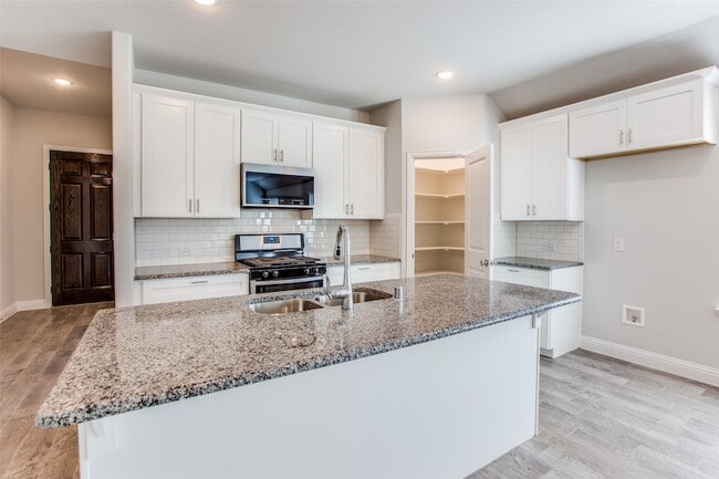 Building Photo - 3501 Montadale Ave