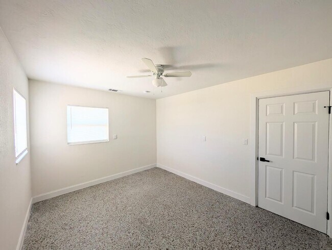 Building Photo - 124 146th Ave E