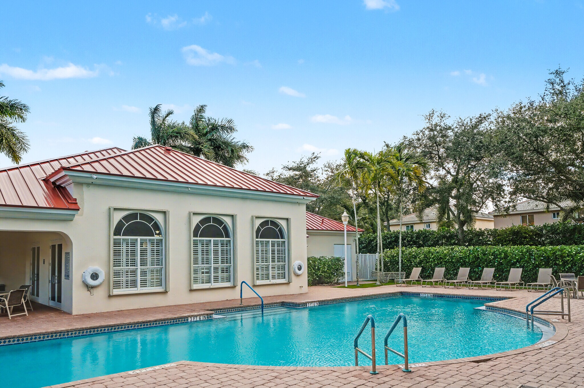 Community pool - 4015 Banyan Trails Dr