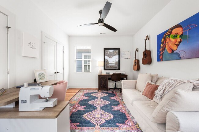 Building Photo - Stunning 3BE/3BA in one of Nashville's hot...