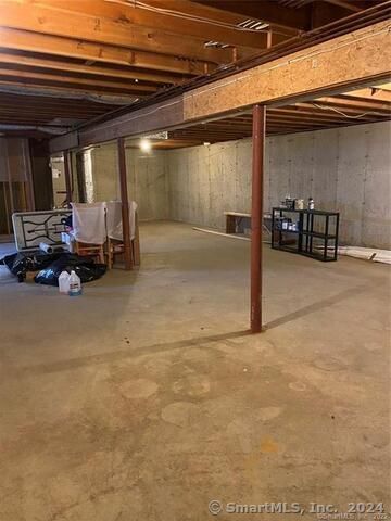 Building Photo - 30 1/2 Mallory St