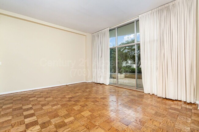 Building Photo - 1200 N Nash St