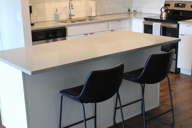 Building Photo - 4415 Lincoln Way