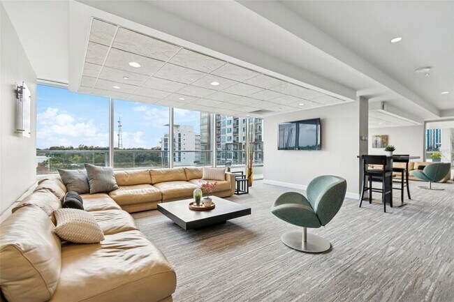 Building Photo - 101 S Eola Dr