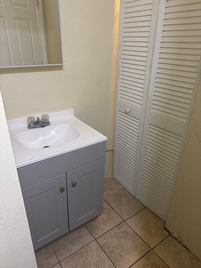 Building Photo - 4 Bed 2.5 Bath Single Family Home for Rent...