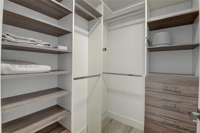 Building Photo - 155 E Boca Raton Rd