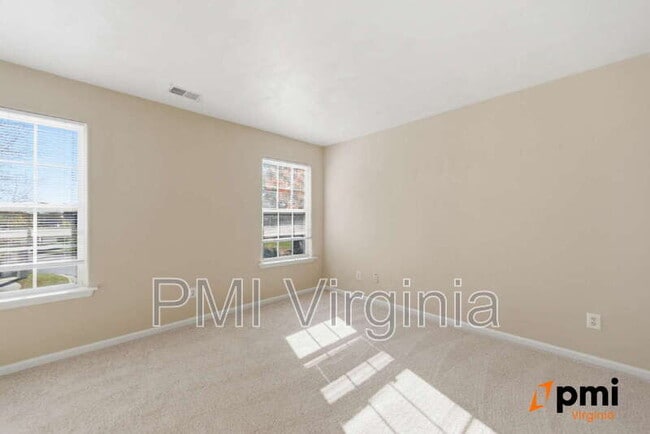 Building Photo - 1002 Nicklaus Dr