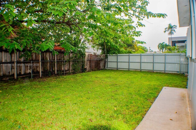 Building Photo - 2638 SW 30th Ct