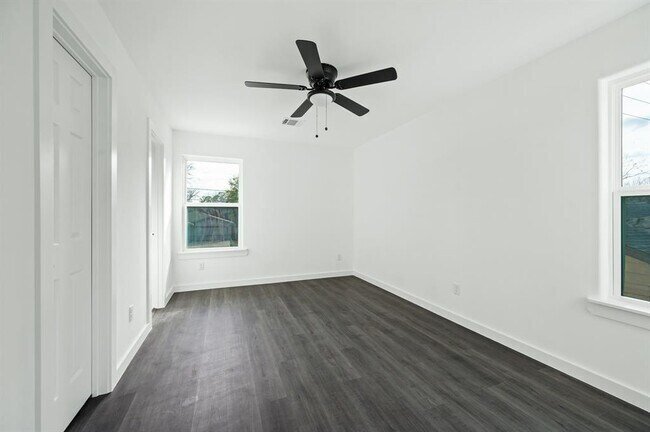 Building Photo - 4326 Plaag St