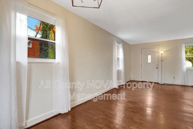 Building Photo - 2238 Farrington Ave