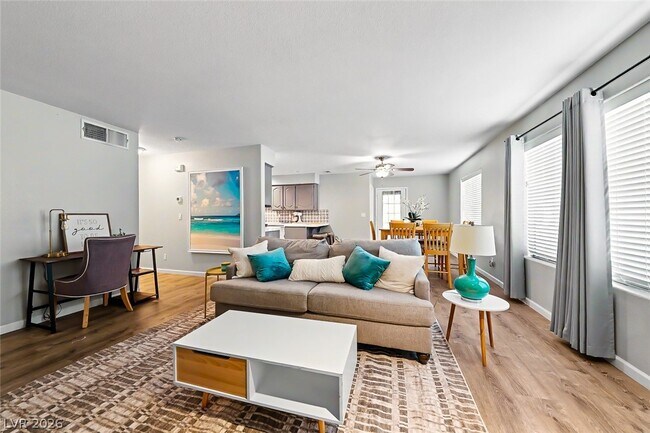Building Photo - 700 Capri Dr