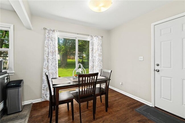 Building Photo - Adorable Three Bedroom Ranch in Overland Parkh