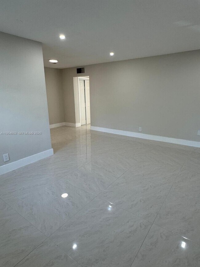 Building Photo - 2418 Polk St